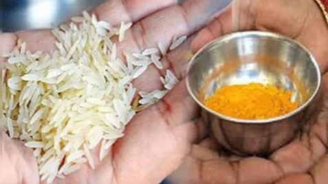 देवी देवताओं की पूजा में अक्षत चढ़ाने की क्या है मान्यता? इसके पीछे है ये  खास वजह - India TV Hindi