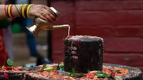 Ganga Dussehra 2024 Lord Shiva Abhishek: गंगा दशहरा के दिन गंगाजल में ये  चीजें मिलाकर करें भगवान शिव का अभिषेक | ganga dussehra 2024 add these  things in gangajal while worshipping lord shiva ...