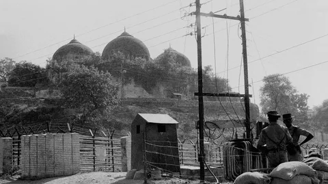 Babri Masjid Demolition: बाबरी विध्वंस की बरसी आज, कारसेवकों ने 32 साल पहले  गिराया था विवादित ढांचे को | 6 december 1992 Babri Masjid Demolition ayodhya  32 anniversary demolition of babri masjid hindi news - Hindi Oneindia