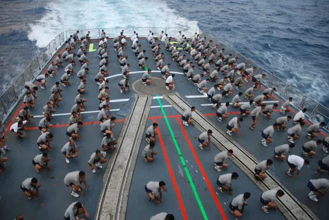 चित्र:Indian Navy personnel participating in physical training and yoga on  the deck of a naval ship at sea (2).jpg - विकिपीडिया