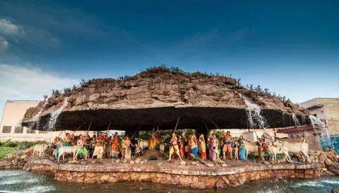 Bhagwan Shri Krishna Ne Chooti Ungali Par Hi Kyon Govardhan Parvat Uthaya |  Shri Mathura Ji