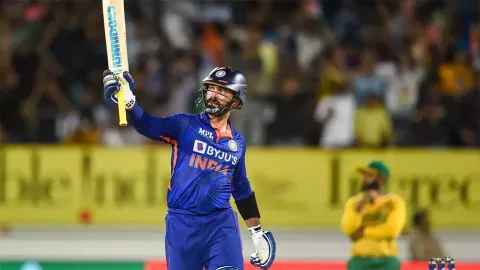 Dinesh Karthik reveals Axar Patel and not KL Rahul is Delhi Capitals’ new captain