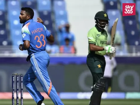 Hardik Pandya Gives Babar Azam a Cheeky 'Bye Bye' Sendoff After Dismissing Him in Champions Trophy 2025