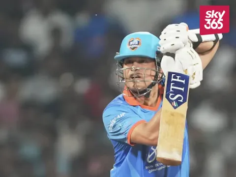 Watch: Sachin Tendulkar's Signature Upper Cut Steals the Show in IML 2025 Final