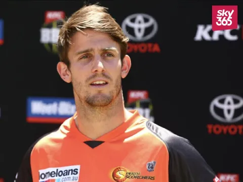 Star All-Rounder Mitchell Marsh Re-Signs Perth Scorchers for Three Seasons