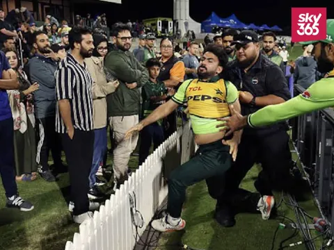 NZ vs PAK 2025: Pakistan Star Khushdil Shah Dragged by Security After Furious Clash with Fans