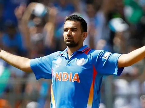 5 Cricketers who dated Bollywood celebs