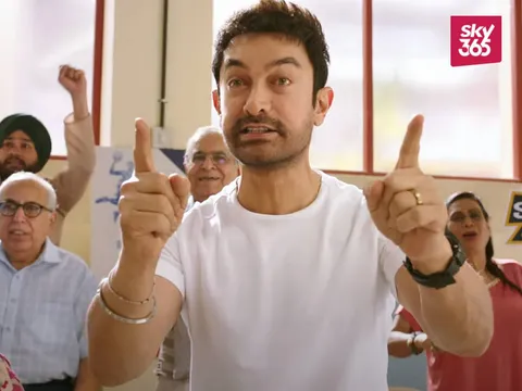 Sitaare Zameen Par First Review: Aamir Khan's Movie Dubbed as 'Change Bringer' and 'Emotional'