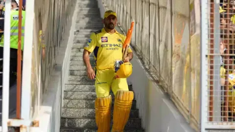 “Who will take care of my knee?” – MS Dhoni’s reply leaves fans guessing about IPL 2026