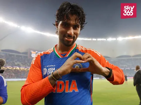 Tilak Varma Gets Hero’s Welcome in Hyderabad After Asia Cup 2025 Triumph - Must Watch!