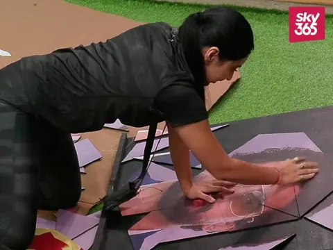 Bigg Boss 19 Shock! Did Tanya Mittal Kiss Amaal Mallik's Photo? - Watch Slow-Motion Video!