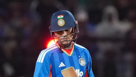 “This will lose you the game” - Sanjay Manjrekar takes a dig at Shubman Gill after his exclusion from T20Is