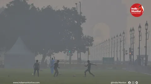 Delhi air pollution: Priyanka asks PM Modi, Delhi CM to take steps to clear 'filthy smog'