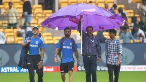 Virat Kohli captivates Bengaluru Crowd Amidst Rain-Delayed Showdown