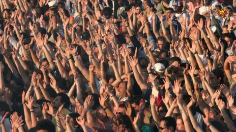 What are Swifties saying with #beyonceracism on Twitter?