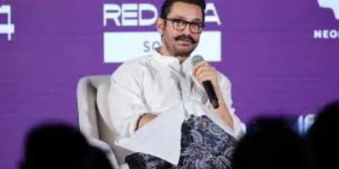 Bollywood Star Aamir Khan Reveals He "Quits Flimmaking"