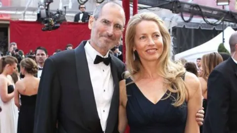 Steve Jobs' Wife Ill at Maha Kumbh: 'Crowds Were Overwhelming'
