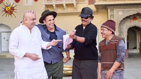 Here’s a sneak peak from the sets of Bhooth Bangla along with the director Priyadarshan, Akshay Kumar, Paresh Rawal, and Rajpal Yadav!