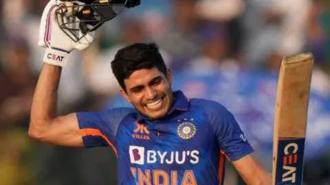 Former Captain Hafeez says Shubman Gill Aspires to Follow Kohli's Legacy
