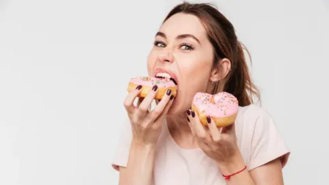 The psychology behind binge eating when you're sad!