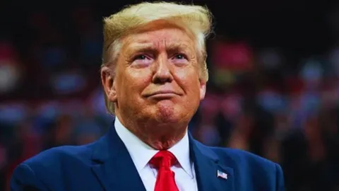 Canadians Embrace ‘Canadiano’: Replying to Trump’s Threats with Humor