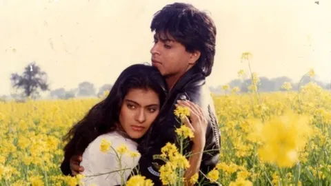 Leicester Square Welcomes Statue of SRK & Kajol from The Iconic Film 'DDLJ'