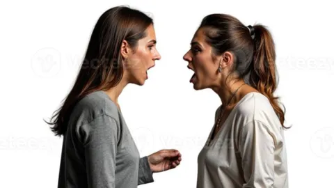 Woman in Noida Abuses Another, Grabs Hair, Calls Police Mid-Conflict