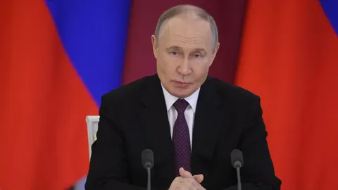 Putin Offers Open Invitation for Unconditional Negotiations with Ukraine Amidst Ongoing Tensions