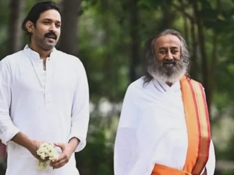 Vikrant Massey's Shri Shri Ravi Shankar Biopic Titled White to Be Made on a Grand Scale with web-series, Narcos team on board!
