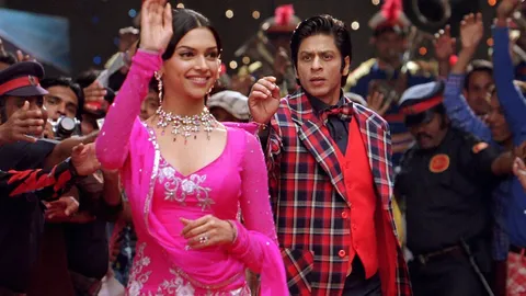 Extra Shows Added as Om Shanti Om and Main Hoon Na Receives Terrific Response at the Shah Rukh Khan Film Festival!