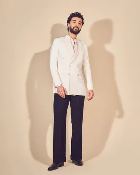 5 looks of Raghav that we cannot miss from trendy jackets to formal jackets when the winter season begins