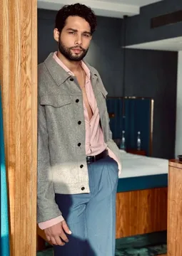 “All You Need Is Someone Imperfect Worth Fighting For” — Siddhant Chaturvedi Unveils Dreamy First Look of Do Deewane Sheher Mein