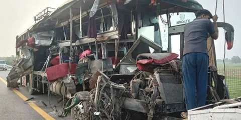 18 Killed As Bus Hits Milk Tanker In UP