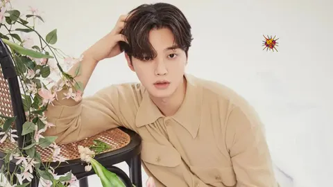 Actor Song Kang Announces Military Enlistment Date
