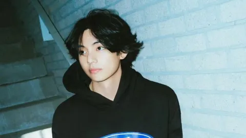 BTS' V Get Behind The Wheel In His New Music Video Teaser "Blue"!