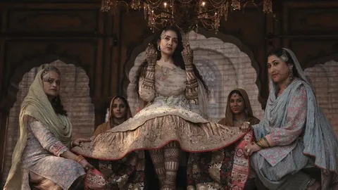 Heeramandi Public Review: "Epic Disappointment" Netizens Erupts On Social Media