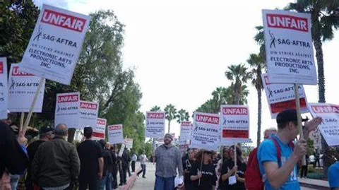 SAG-AFTRA Strike Forces 'Oppenheimer' Cast to Walk Out of UK Premiere