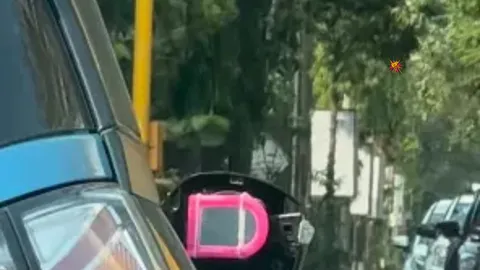 Indian Driver's Ingenious Use of Plastic Mirror Goes Viral