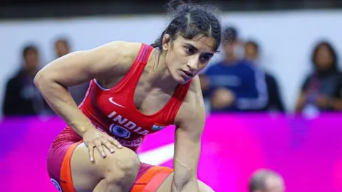 Desperate for the Olympic Final: Vinesh Phogat Cuts Hair and Bleeds in Dramatic Effort