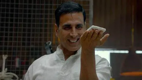 Akshay Kumar's Generosity Shines: Watch Him Share Food with the Needy