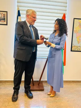 Kangana Ranaut, aka Tejas Gill, visits Israel embassy , meets ambassador Naor Gilon, ahead of the Tejas release!