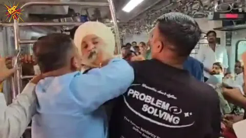 Watch: Ticketless Passenger Attacking a TC in Mumbai Local Train