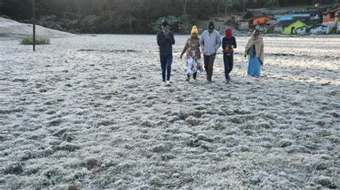 Ooty shudders as temperature drops to 1°C, a chilling surprise!