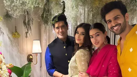 Sara Ali Khan Visit Kartik Aaryan's Residence For Ganpati Darshan, Fans Are Gushing Over Them!