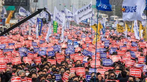 Medical Licence Suspension Threatened for Striking Doctors in South Korea