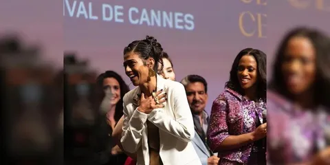 This Best Actress Award Winner Bought Her Outfit From "Flea Market"!