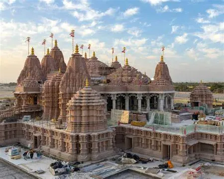Omsiyyat: UAE Leaders Embrace Interfaith Unity at BAPS Hindu Mandir During Ramzan Celebrations