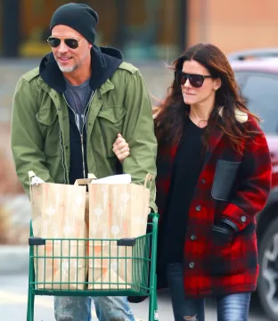 Sandra Bullock Mourns the Loss of Partner Bryan Randall after ALS Battle