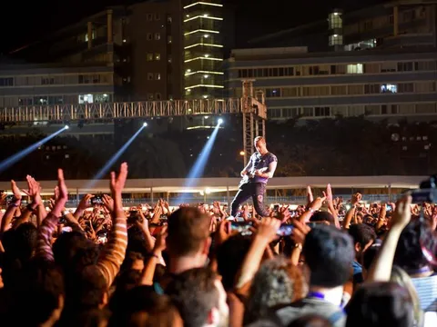 Coldplay Mumbai Concert Ticket Frenzy: BookMyShow Under Fire as Over 11 Lakh Fans Hit Waitlist