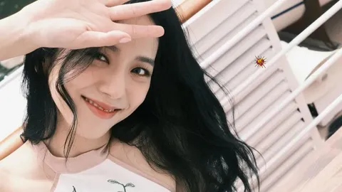 BLACKPINK’s Jisoo Shocks Fans With A-List Cameo in “Earthquake” MV